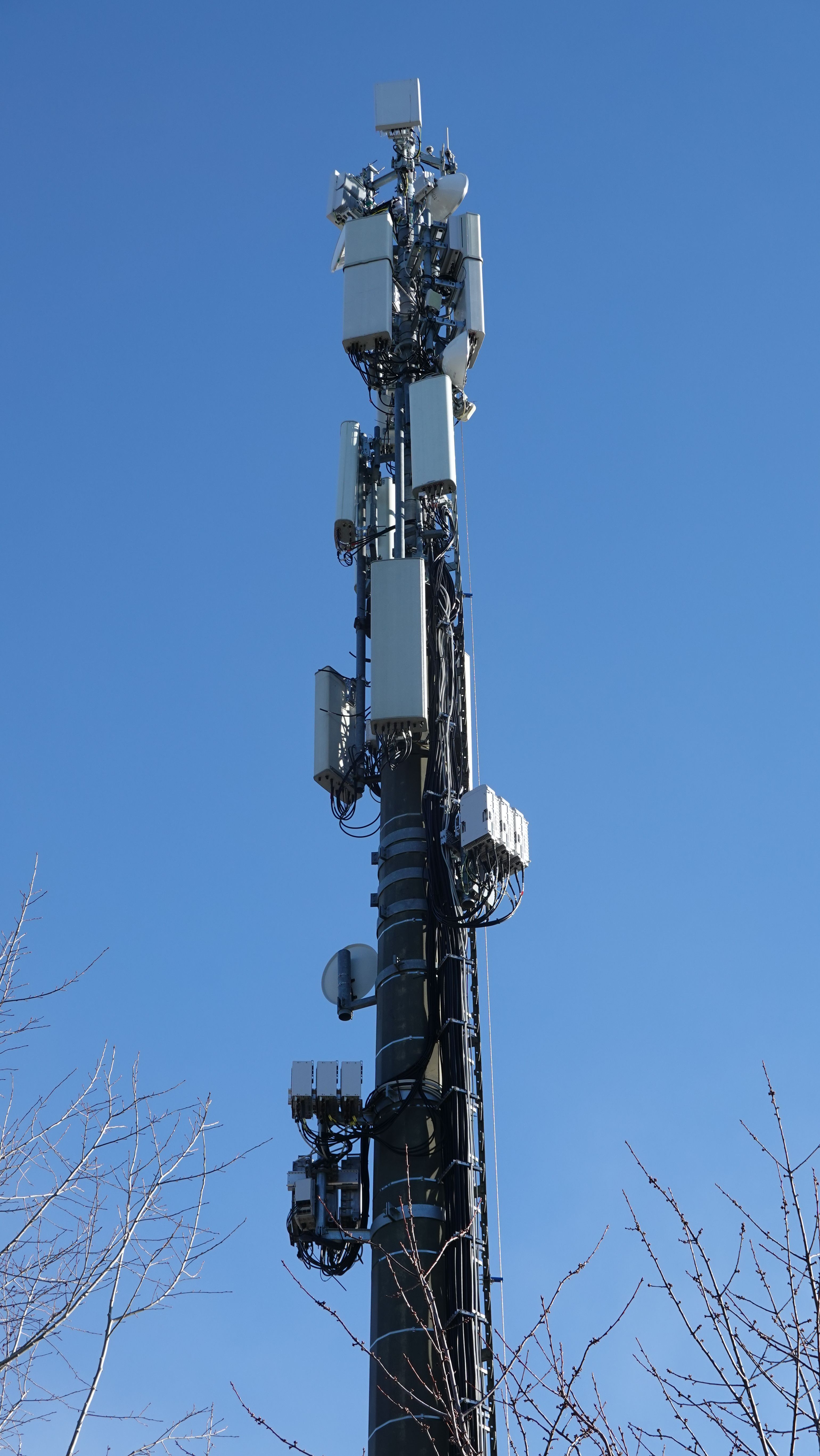 Die Antennen von Südosten aus gesehen im März 2026