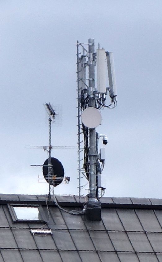 Die Antennen von Wind auf dem Hotel im Juni 2019