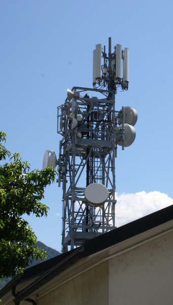 Die Anlage mit den Antennen von Tim und Vodafone. Bild Alex Ties