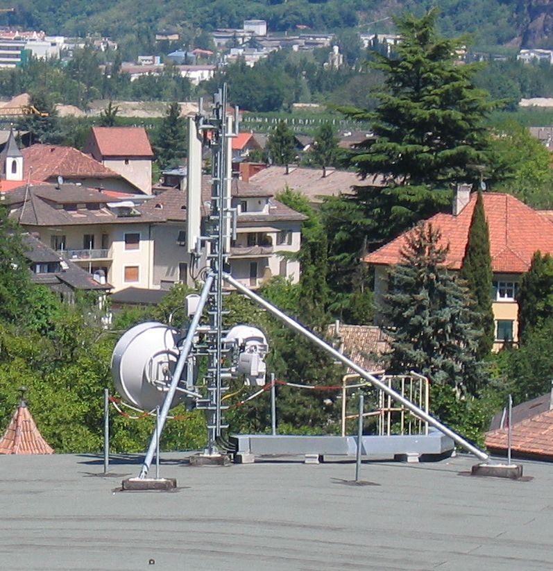 Die Antennen auf dem E-Werk im April 2005