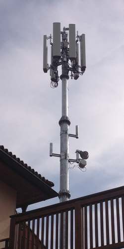 Die Anlage mit den LTE-Antennen von Vodafone im September 2015