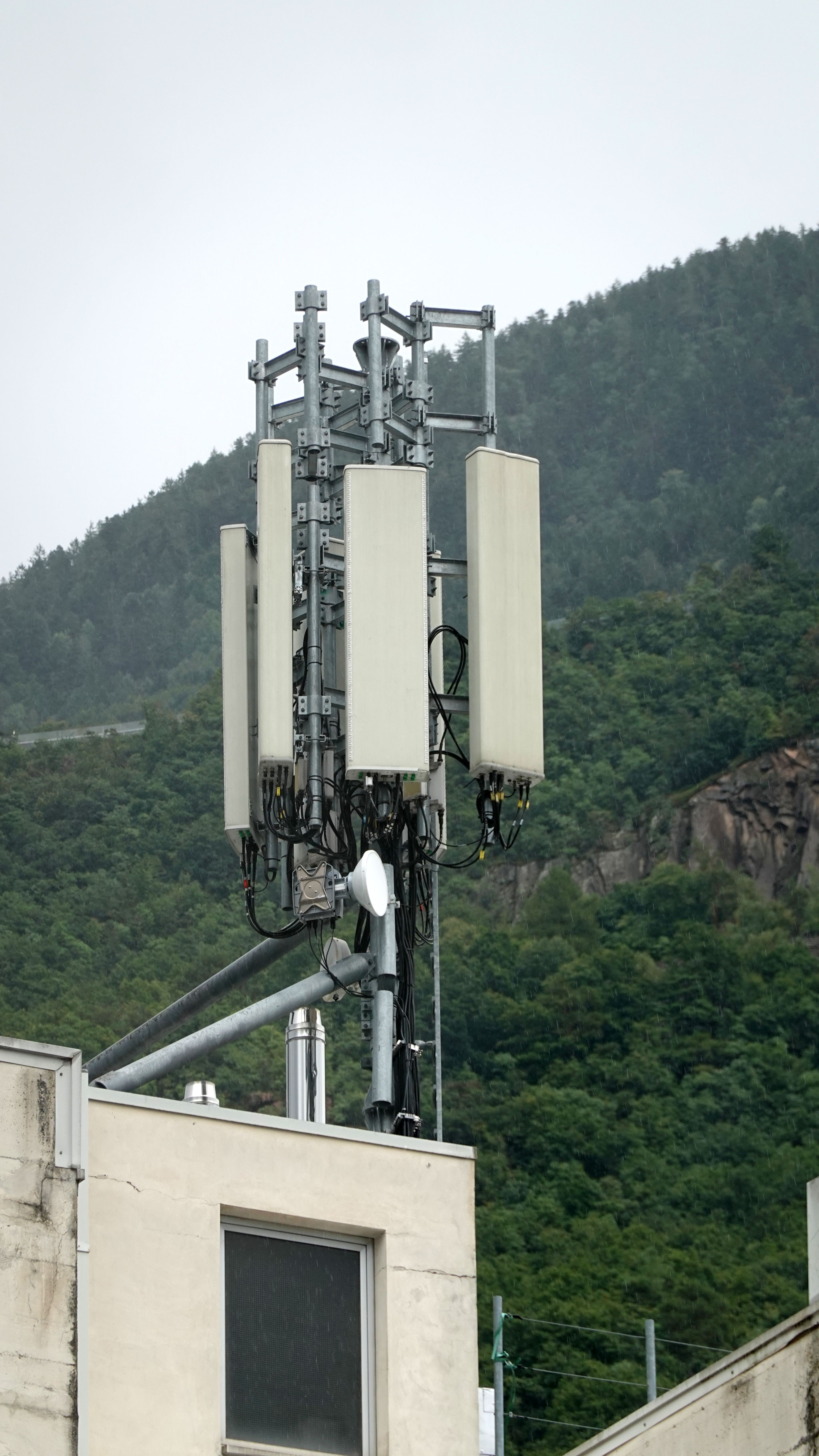 Die Antennen von Tim und Vodafone im September 2025