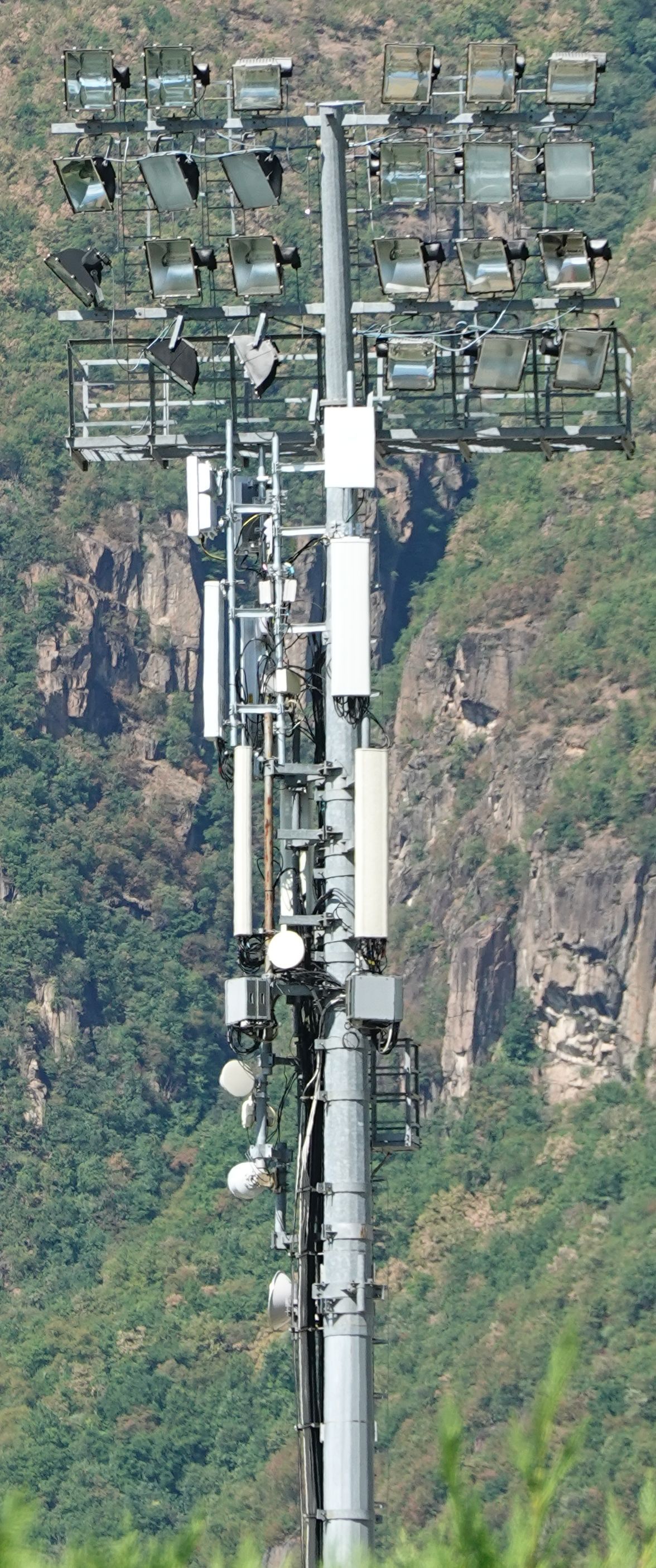 Die Antennen von Vodafone und Windtre (mit den 5G-Antennen) im August 2022