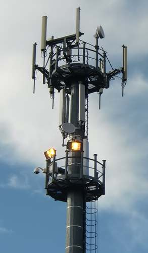 Die Anlage von Vodafone auf dem Bahnhof Meran. Seit Juli 2014 ist auch Wind in Betrieb.