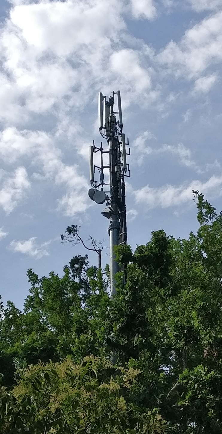 Die umgebaute Anlage im Juli 2017. Wind hat nur mehr eine Antenne pro Sektor. Foto Daniel