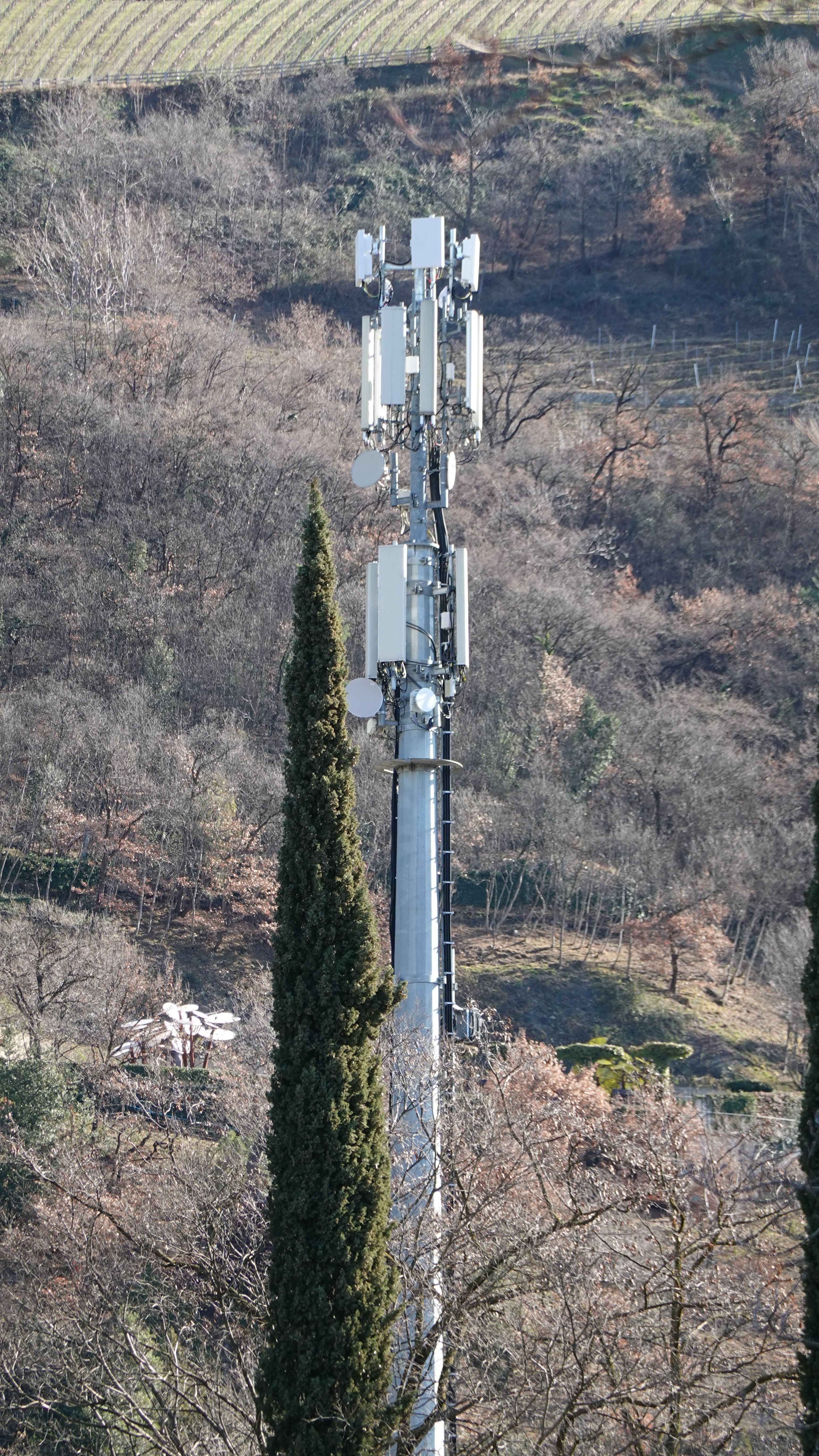 Die Anlage im Februar 2024 mit den 5G-Antennen von Zefironet.
