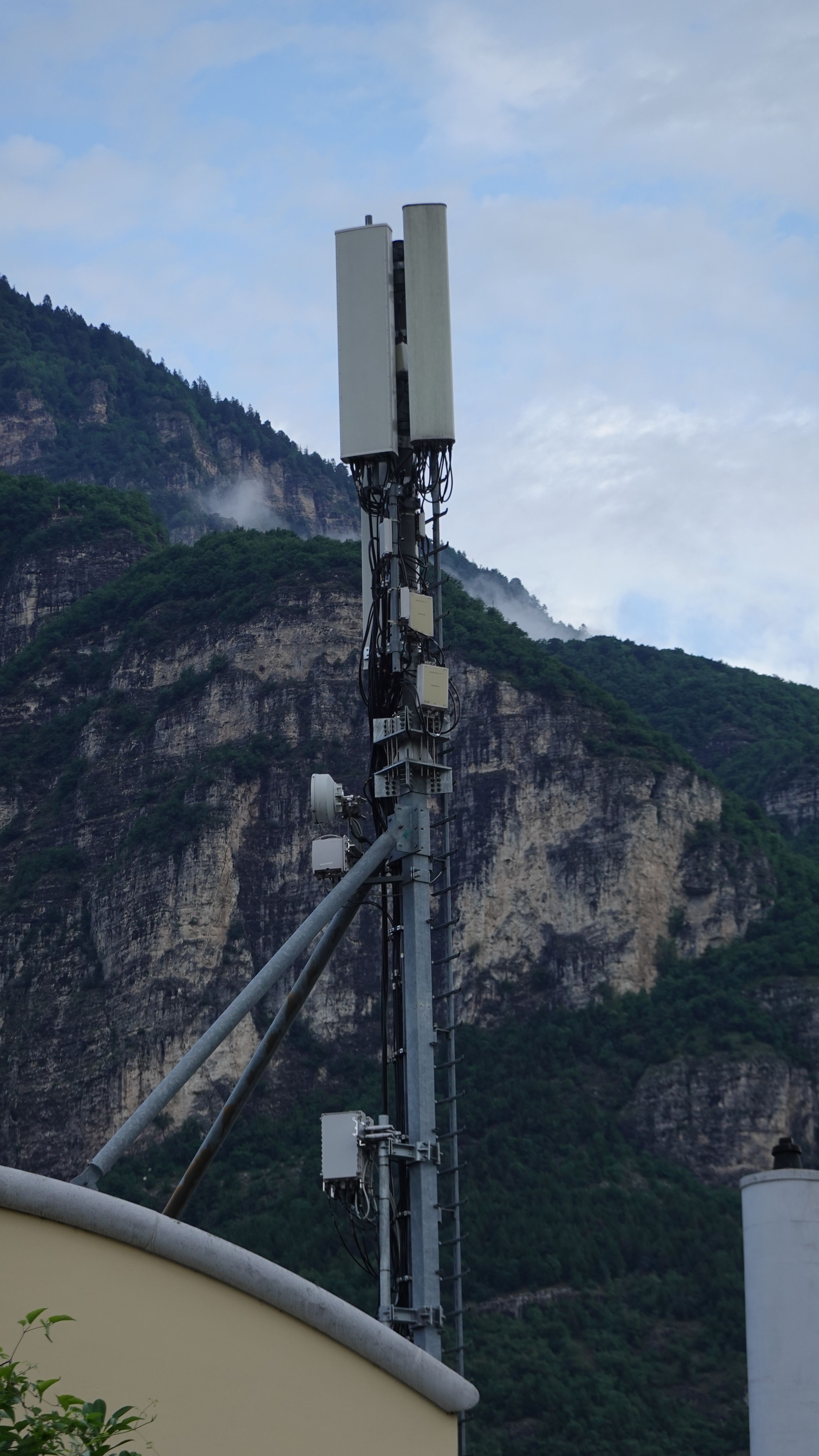 Die Antennen in Richtung Roverè della Luna und San Michele im Juli 2023