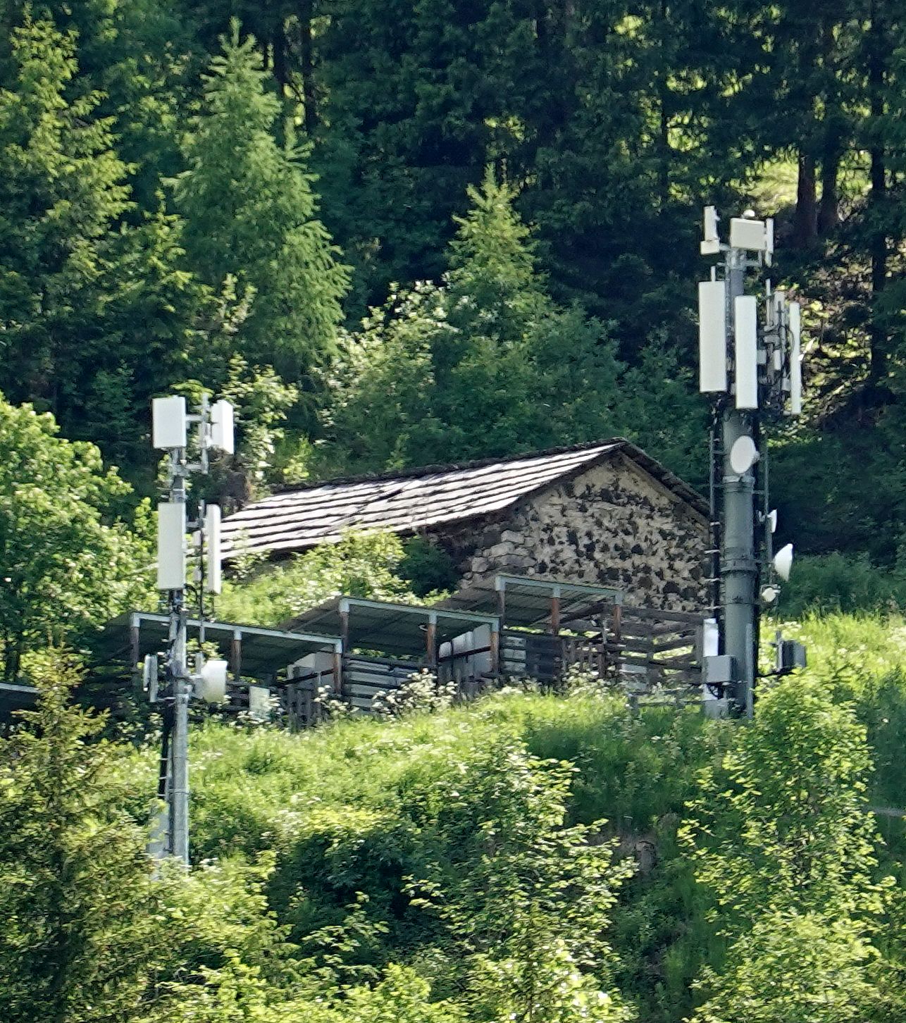 Die Anlagen im Juni 2023. Windtre ist auf den ex H3G-MAsten übersiedelt.