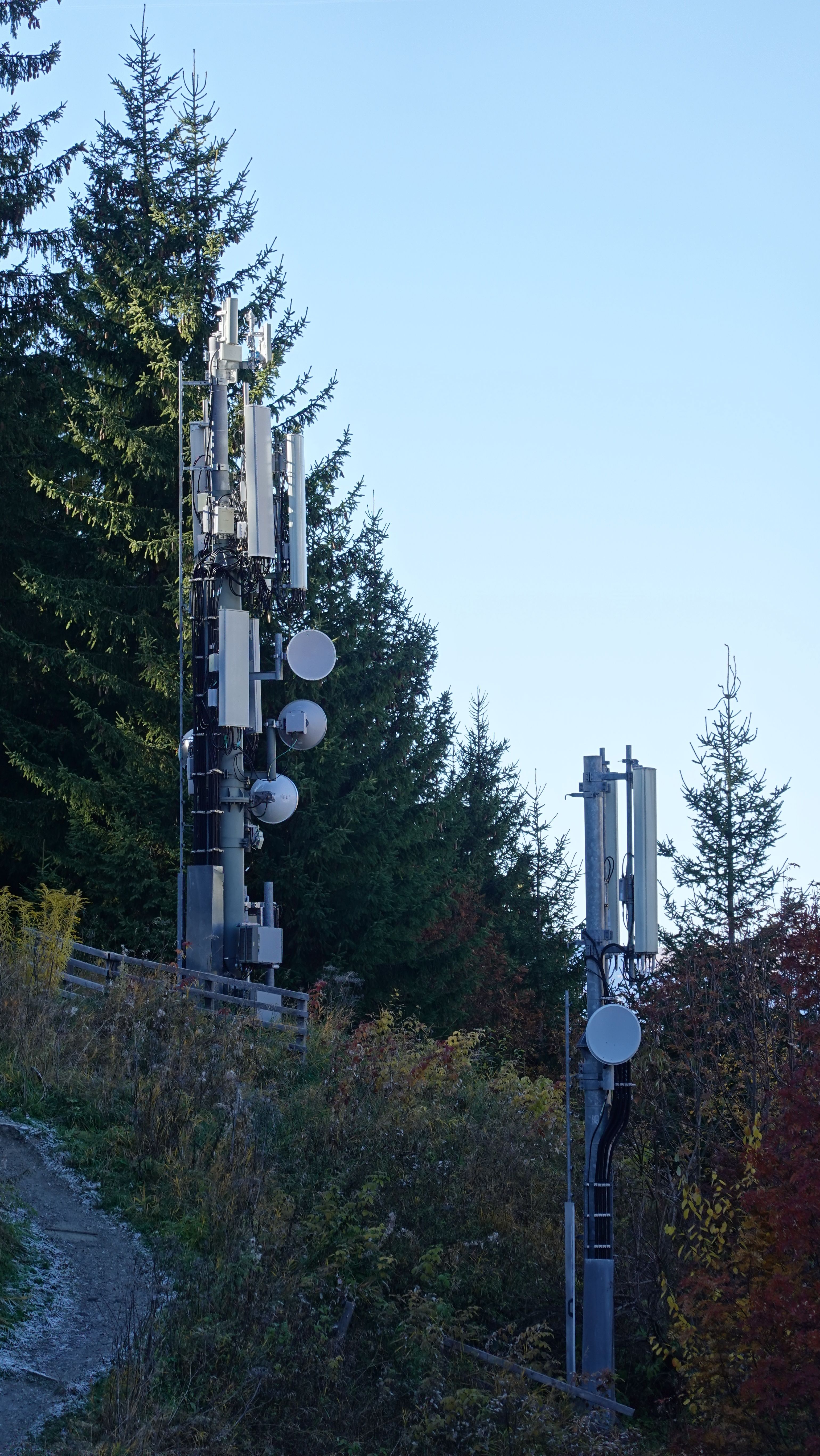 Die Anlagen im Oktober 2021. Die Anlage von H3G ist noch nicht abgebaut.