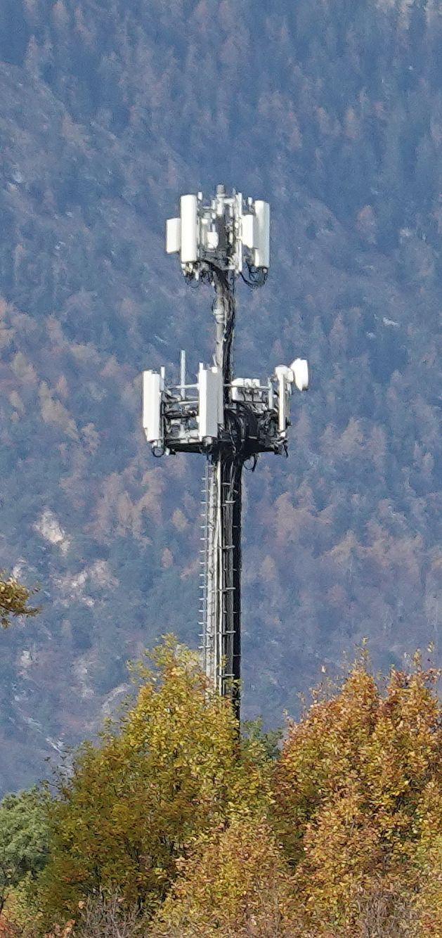Die Anlage im November 2024 mit den neu installierten Antennen von Zefironet, die auch B28 unterstützen. 