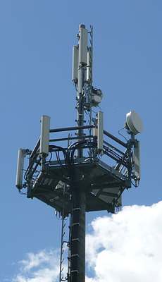 Die Anlage von Tim mit den Antennen von Vodafone