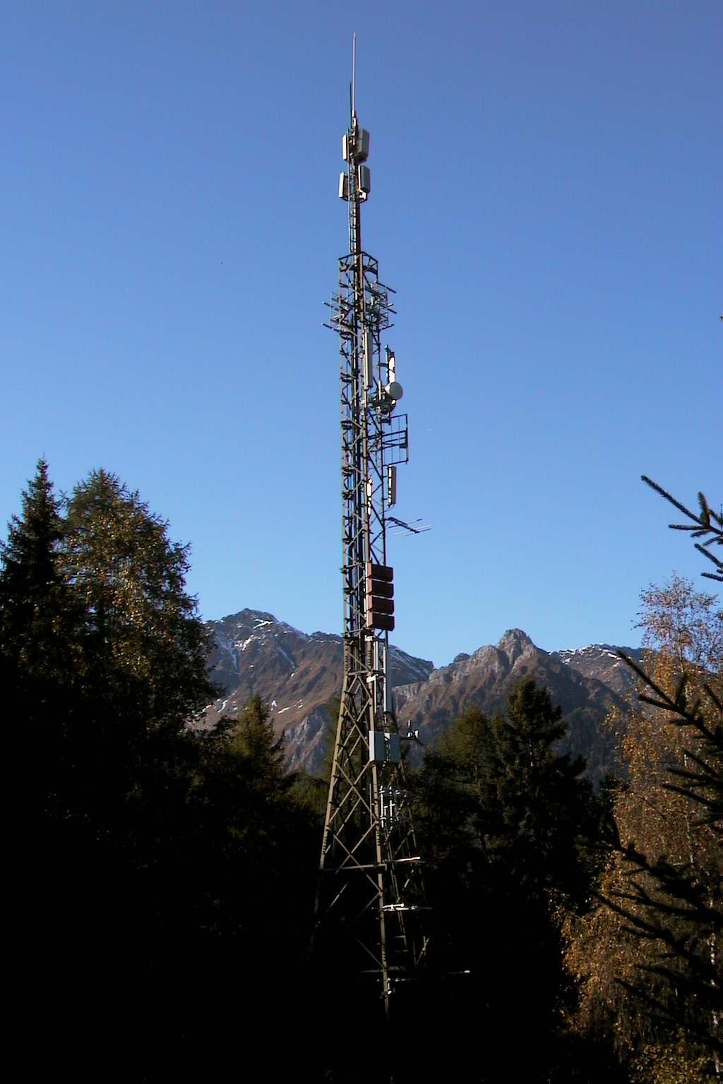 Die Anlage im Juni 2003 mit Vodafone, Tim und Wind