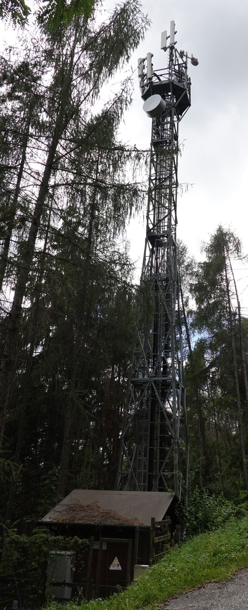 Die Anlage im September 2020. Die Antennen von H3G sind schon abgebaut.