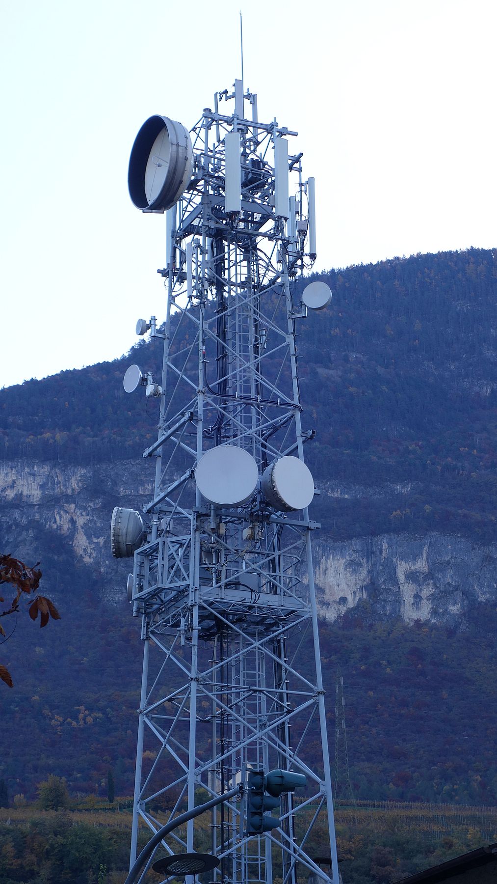 Die Anlage mit den Antennen von Vodafone seit November 2015