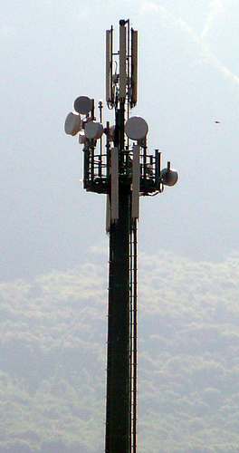 Die Anlage von Vodafone mit den Antennen von Wind