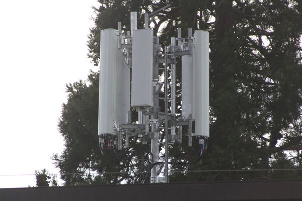 Die Antennen von Tim und Vodafone auf der Bergstation der Rittner Seilbahn. Foto Alex Ties