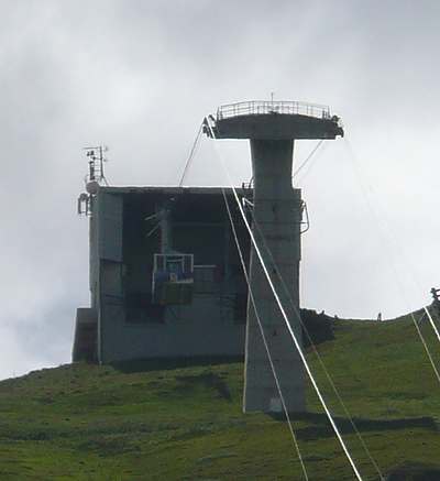 Die Antennen von Vodafone auf der Bergstation der Seilbahn