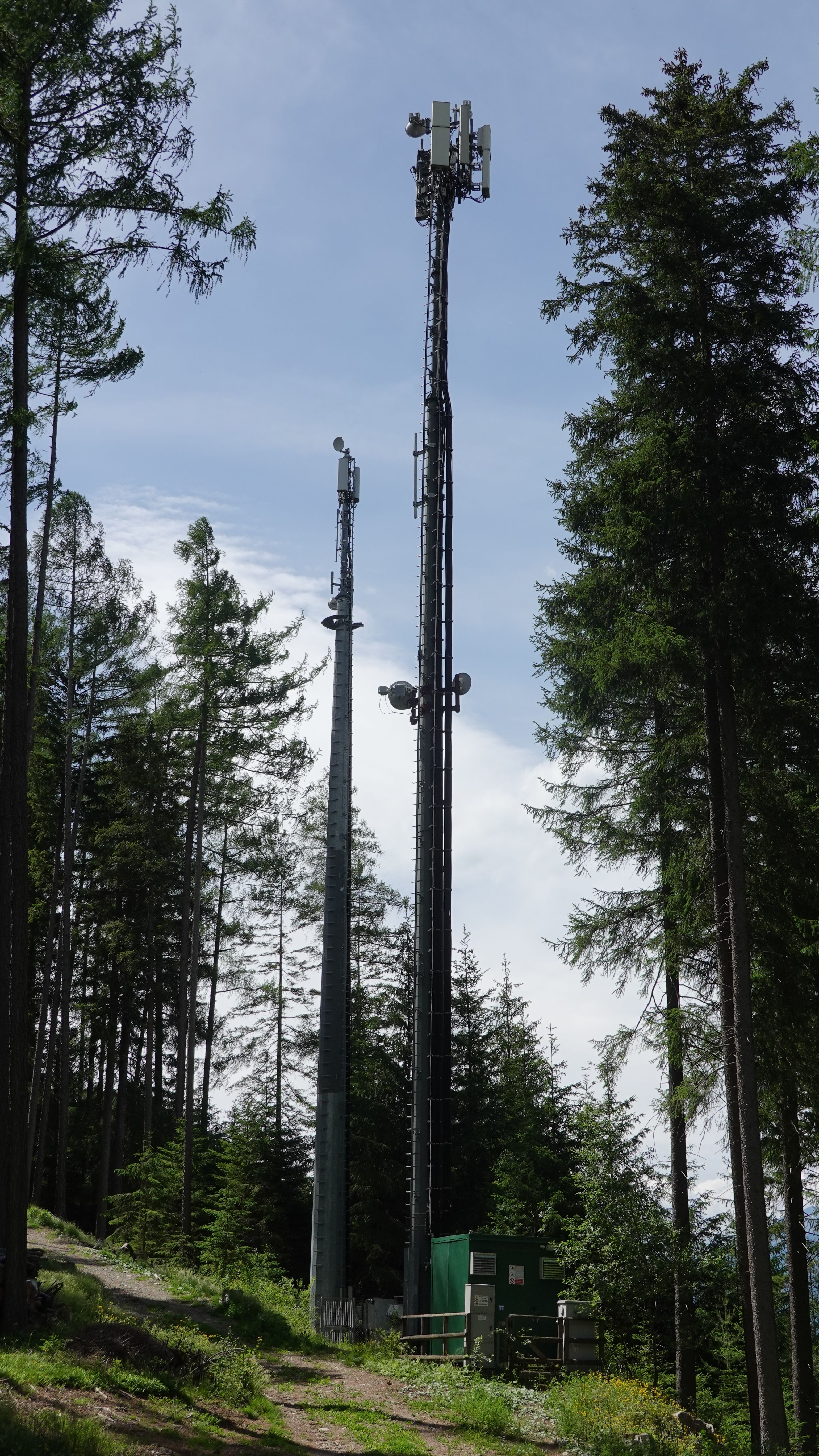 Die beiden Anlagen von Südosten aus gesehen (rechts Inwit mit Tim und Vodafone) im Juni 2026