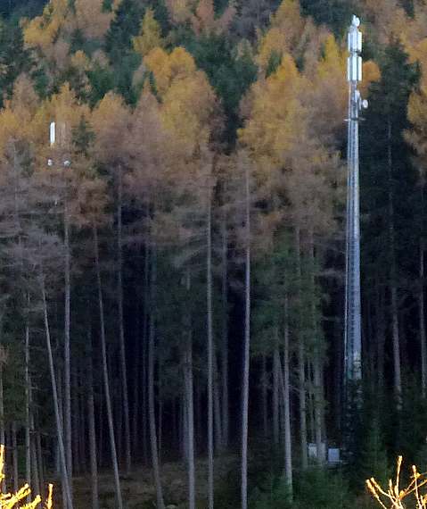 Die 2 Anlagen mit den Antennen der 3 Betreiber