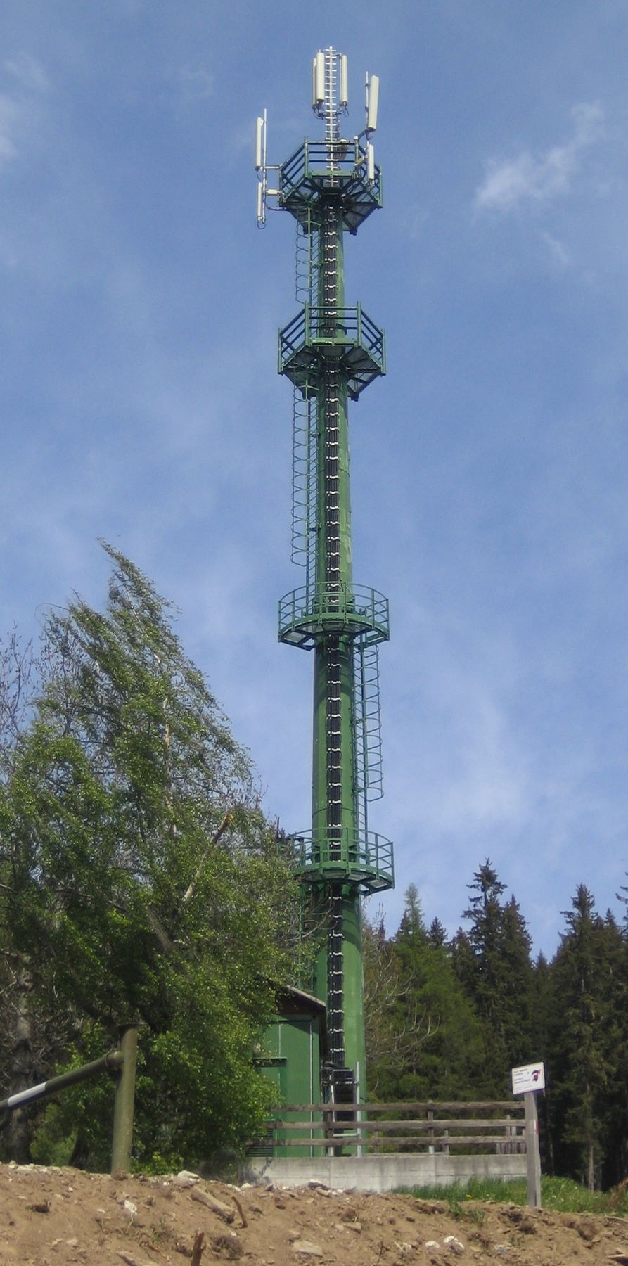 Detail der Antennenanordnung im Mai 2011