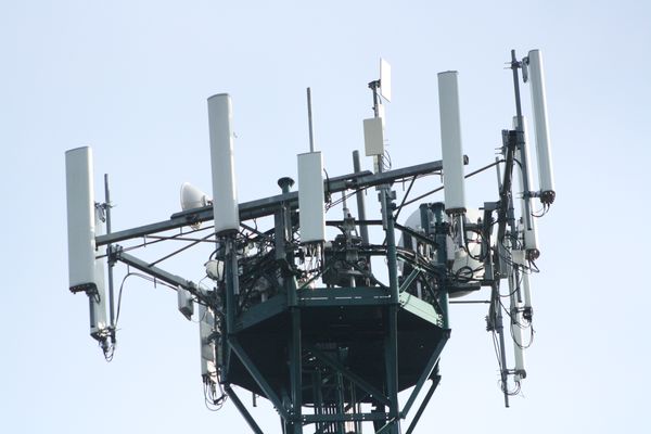 Die Anlage im Jänner 2017 mit den Antennen von Vodafone, Tim und Linkem. Foto Alex Ties