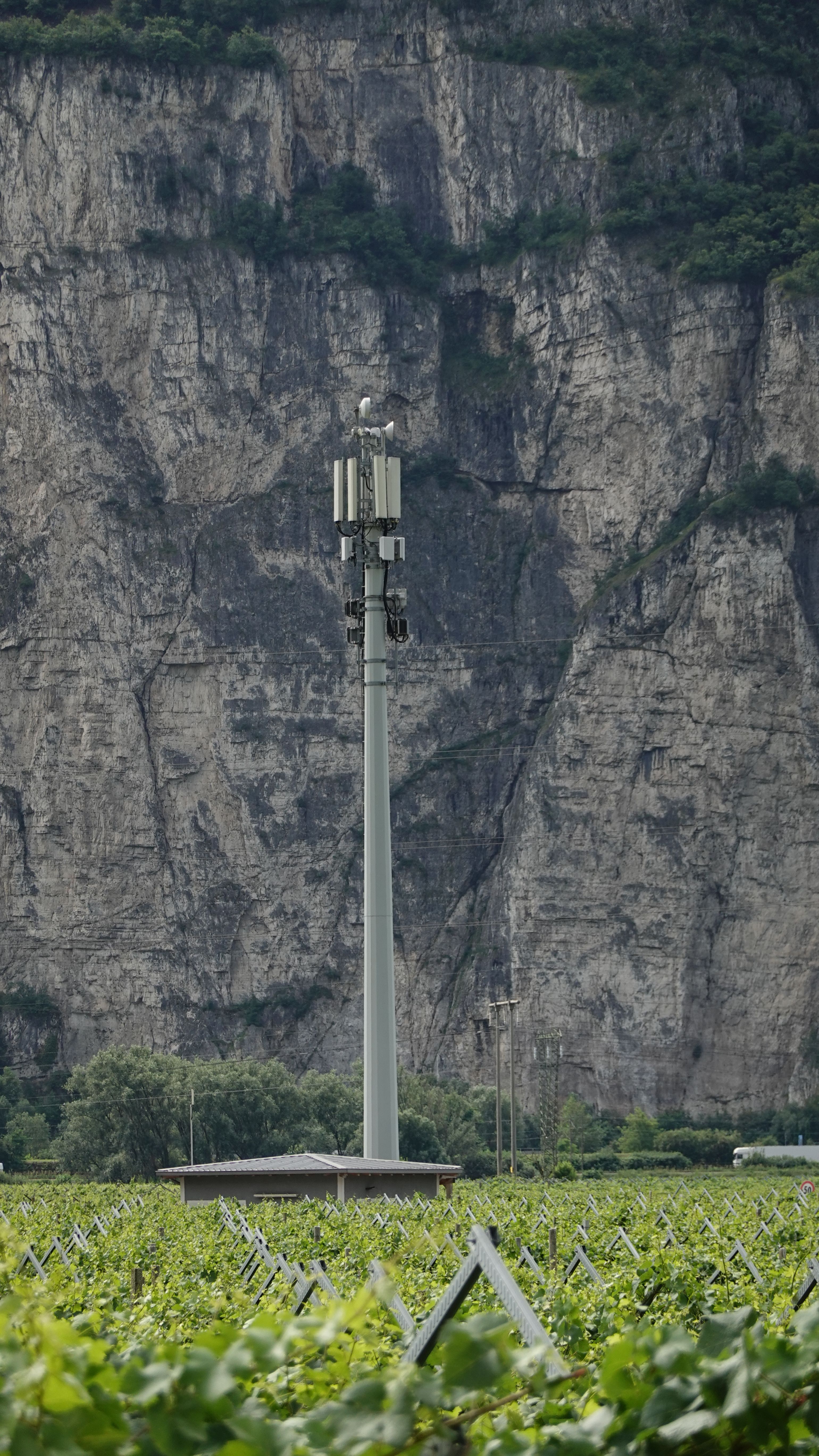 Die Anlage im Juli 2023 mit den 5G-Antennen (noch nicht in Betrieb)