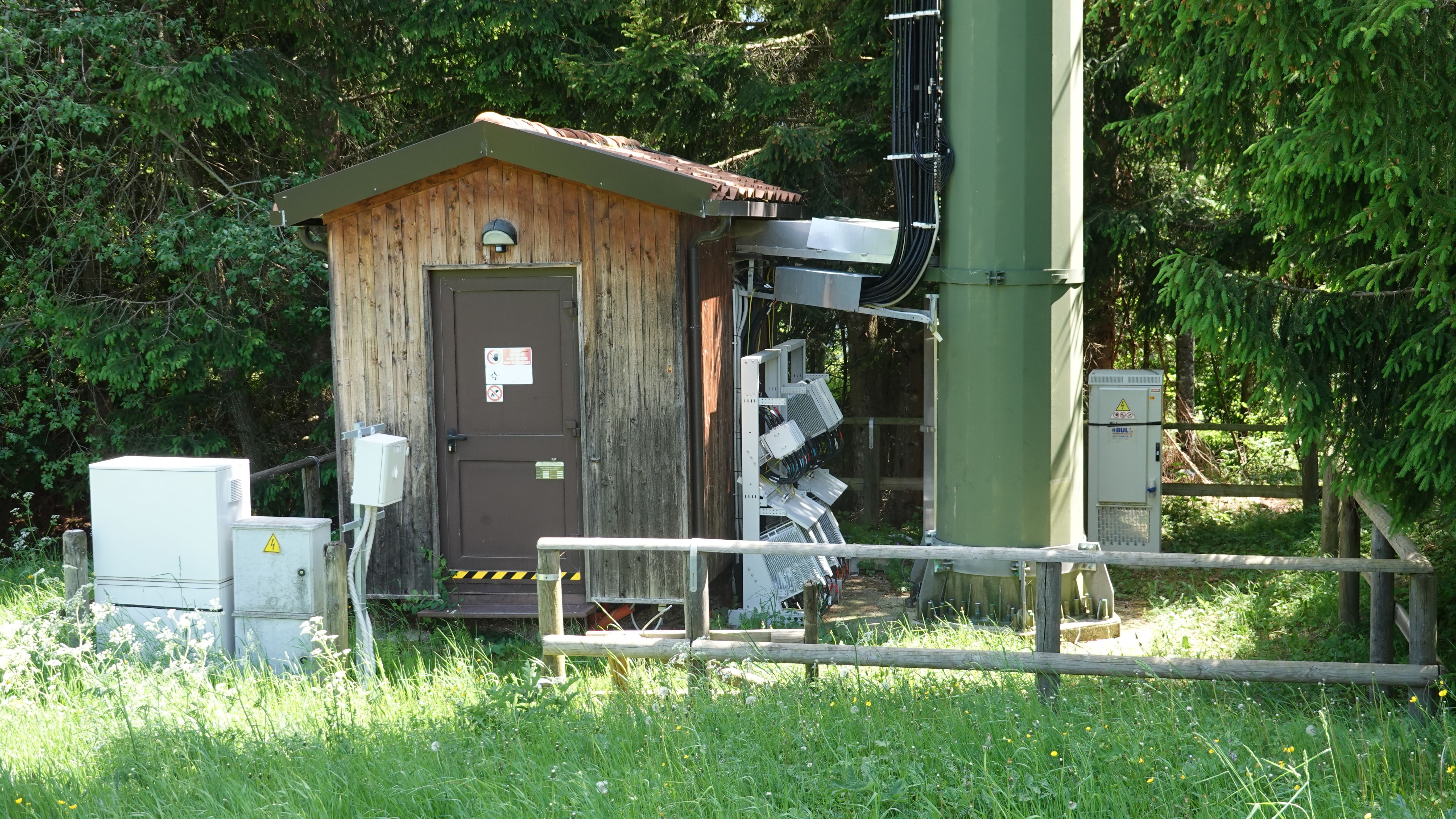 Die Gerätehütte im Mai 2026