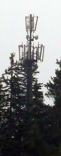 Die Anlage von Vodafone mit den Antennen von Wind seit 2012