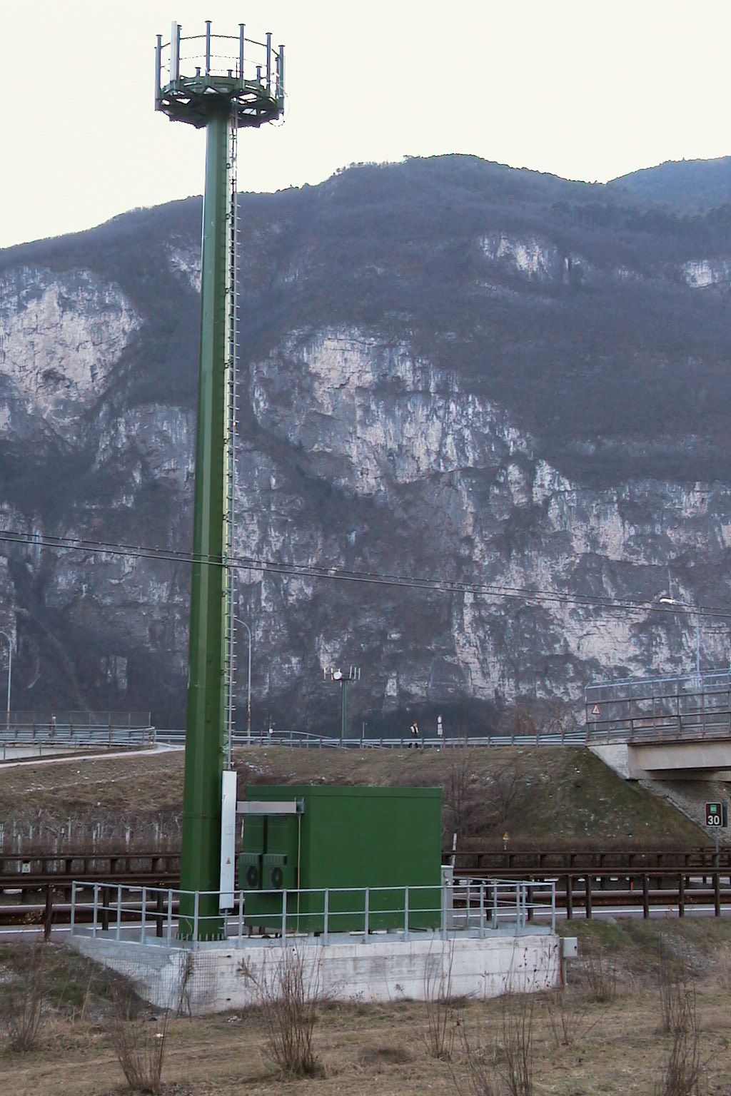 Die Anlage von Tre neben der Autobahn im Jänner 2003