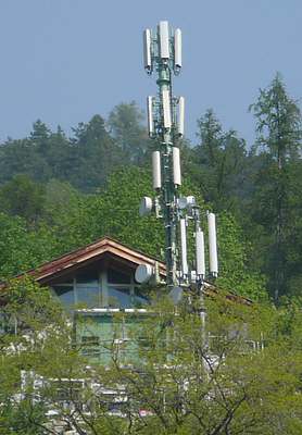 Tim und Vodafone im Hintergrund, vorne Wind