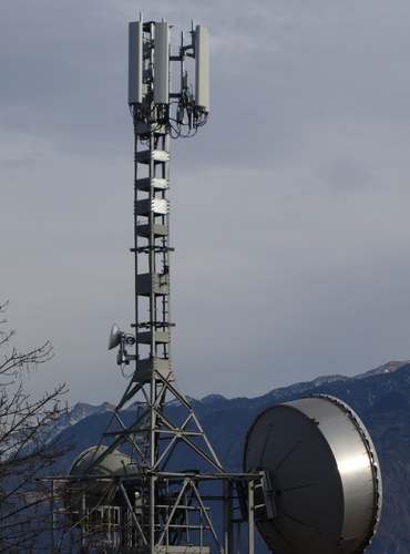 Die umgebaute Anlage von Telecom mit den Antennen von Tim und Vodafone im Jänner 2016