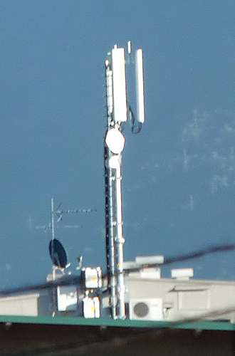 Die Antennen von Vodafone auf dem Hausdach