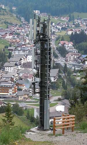 Die Anlage mit den Antennen von Tim, Vodafone und Wind