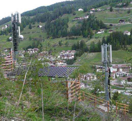 Rechts der Antennenträger von Tre