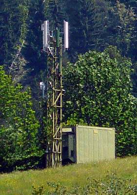 Der Masten mit den Antennen von Tre im Herbst 2011