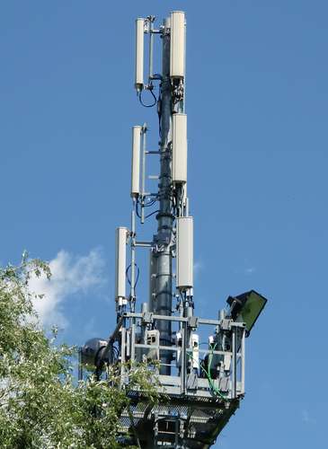 Die Antennen von Voafone, H3G und Tim. Tim wird auf den neuen Masten von Wind übersiedeln. (Juli 2014)