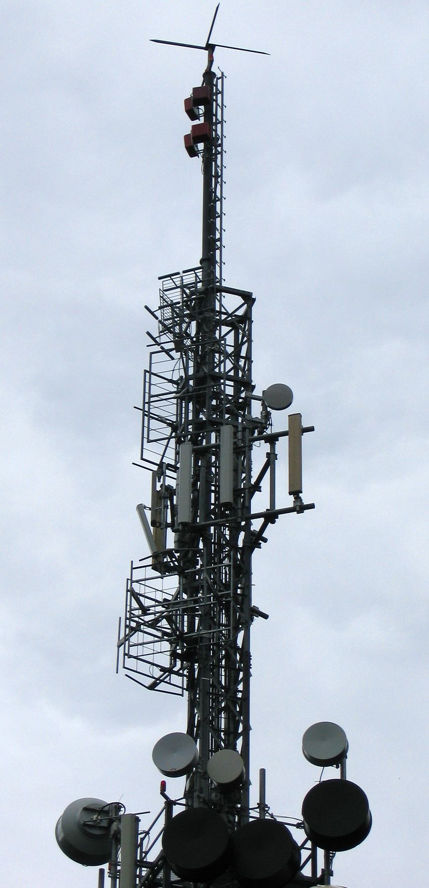 Die Anlage im Mai 2005 mit Tim, Vodafone und Wind