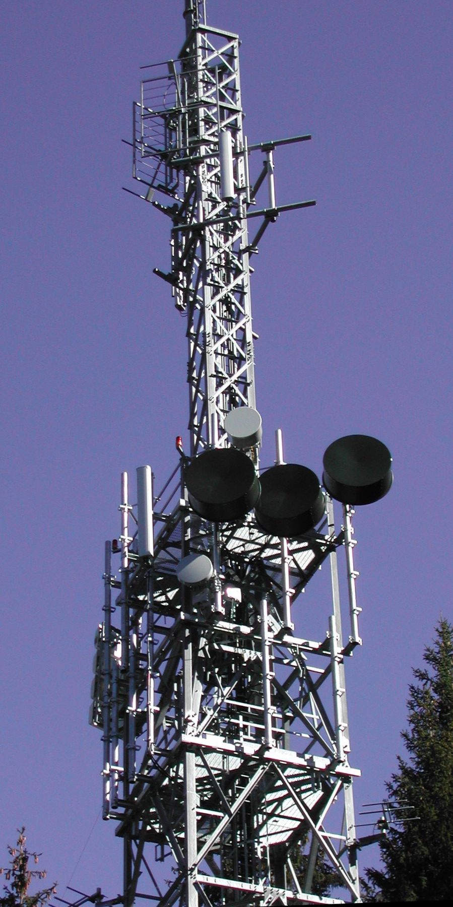 Die Anlage im Oktober 2002 mit Tim und Vodafone