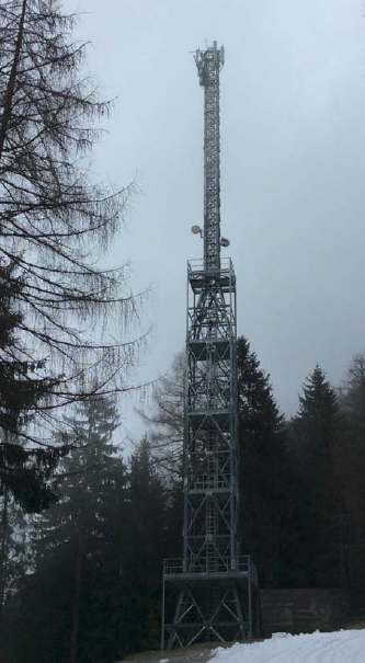 Die neu errichtete Anlage der RAS mit den Antennen von Vodafone 2014