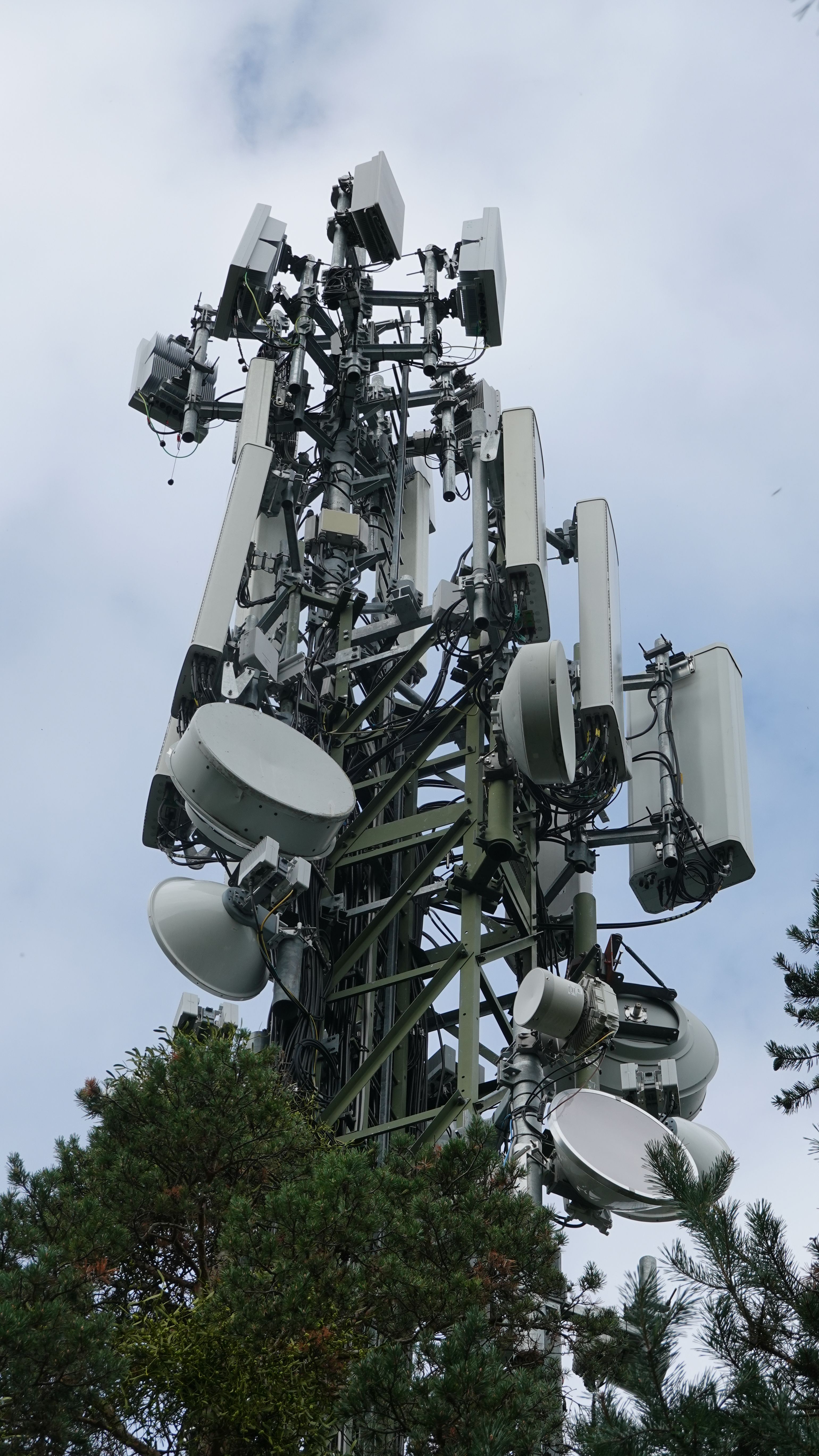 Die Antennen im September von Osten gesehen