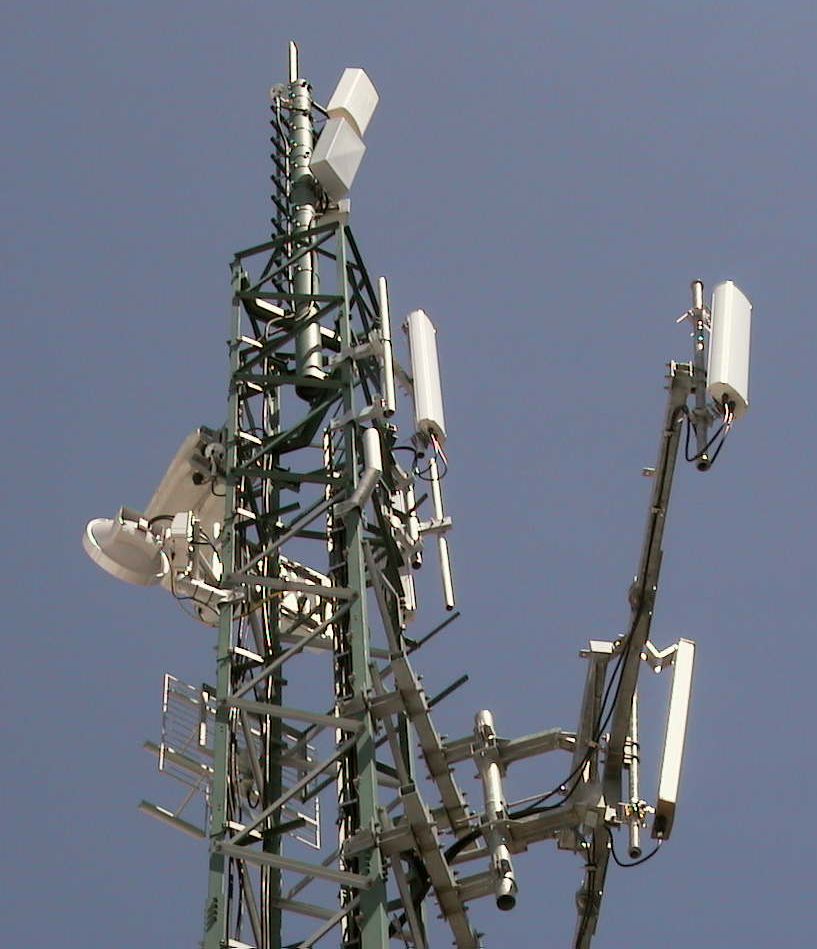 Die Anlage im Mai 2002 mit Tim, Vodafone und Wind