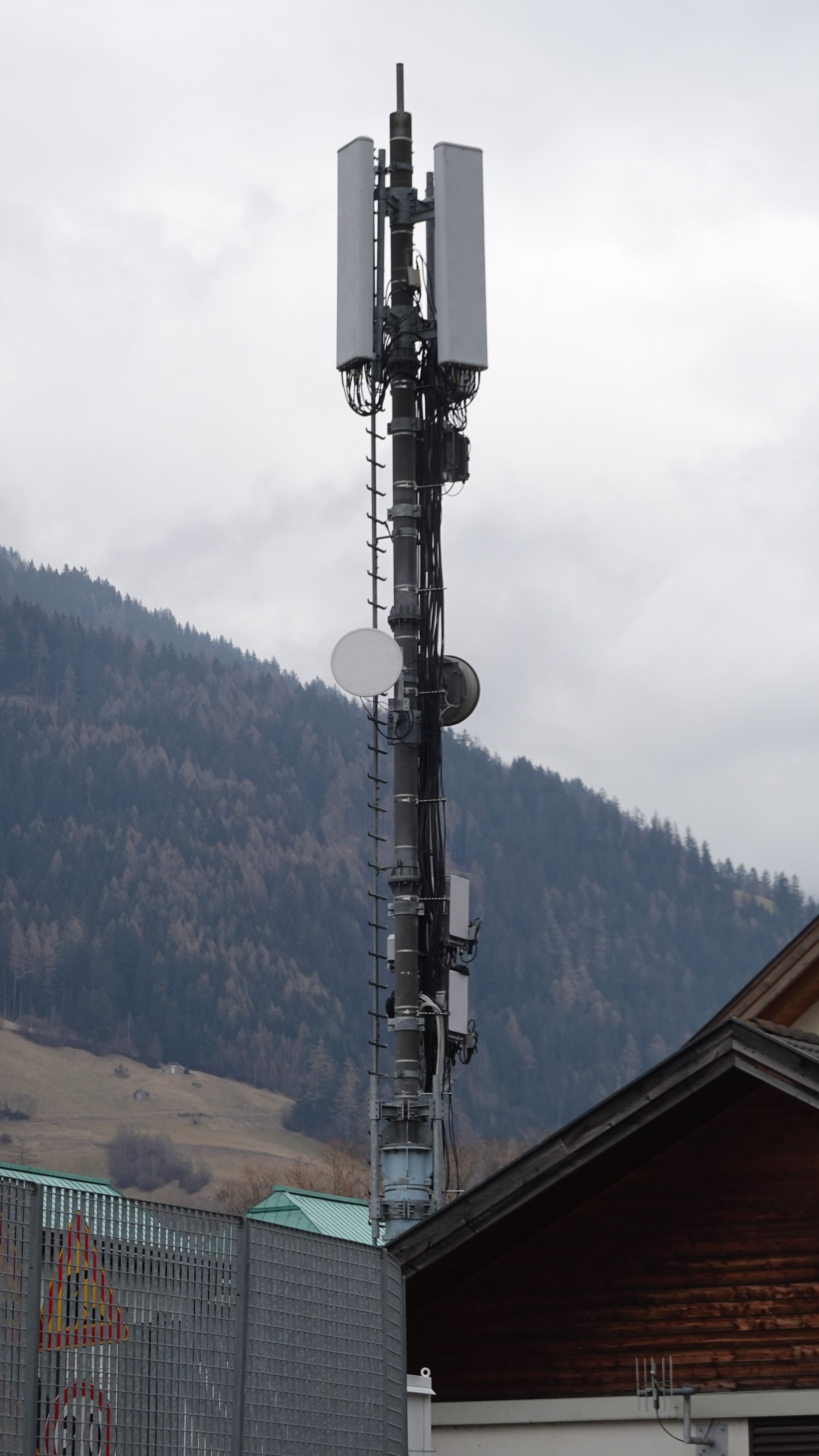 Die Anlage mit den Antennen von Tim und Vodafone im Februar 2025