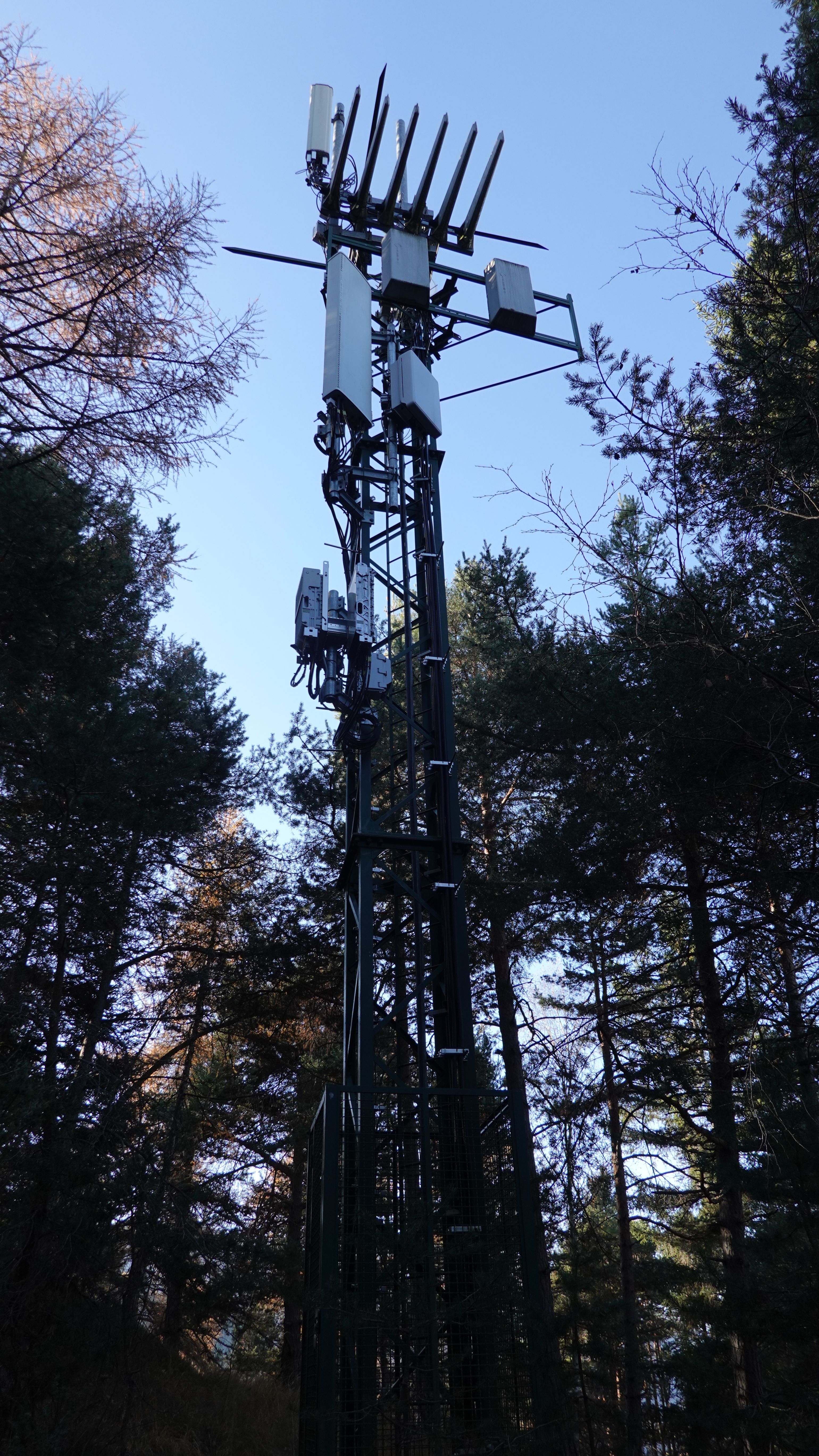 Die Antennen auf dem RX-Masten Richtung Aldein