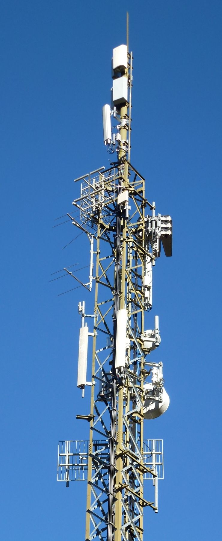 Die Anlage im November 2012 mit Vodafone und Wind