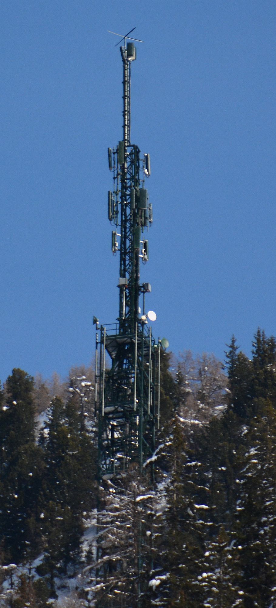 Die Anlage mit den Antennen der drei Betreiber im Februar 2019