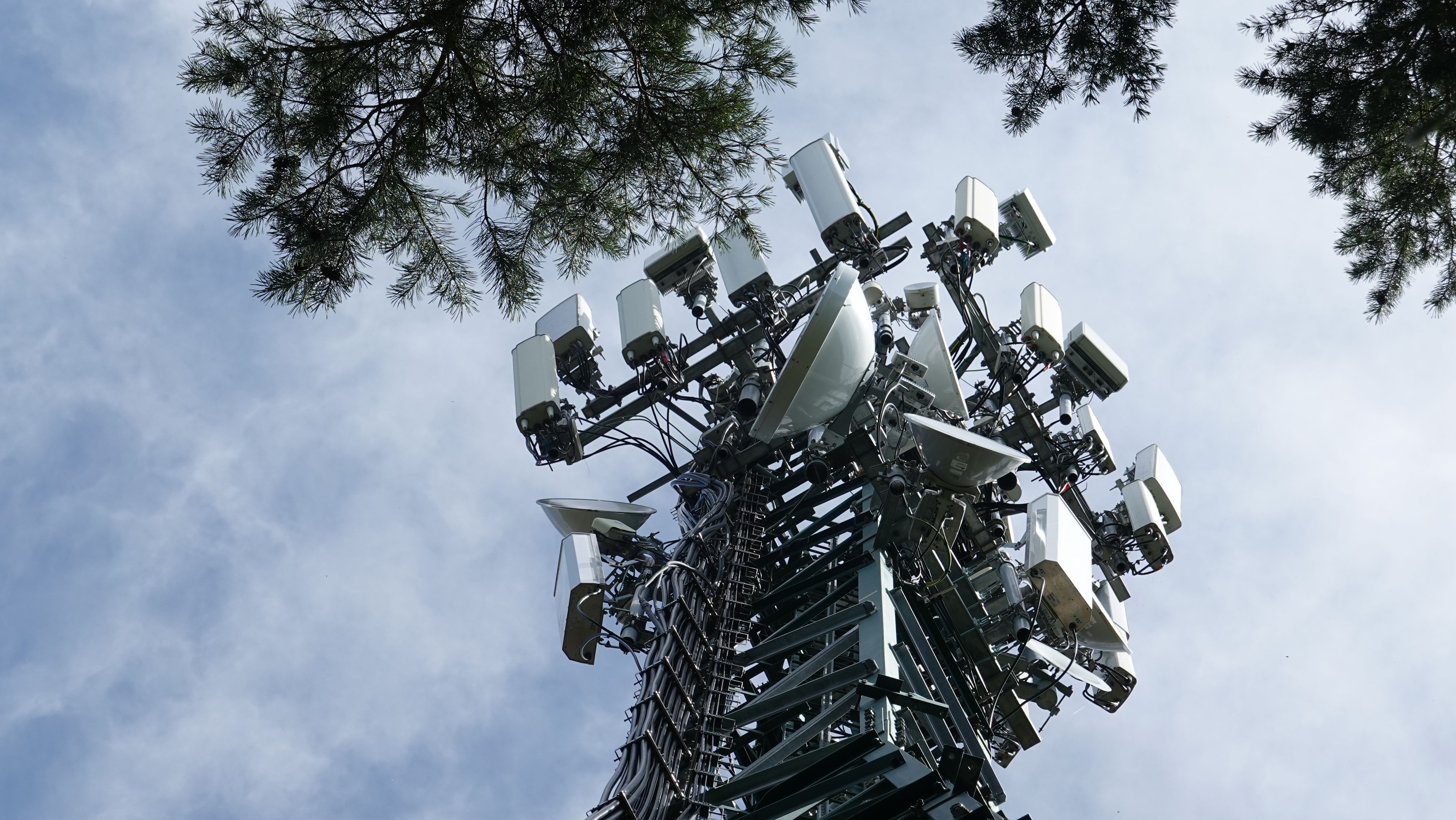 Die Antennen von Westen aus gesehen im April 2026