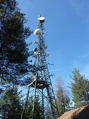 Die Anlage mit den Richtfunkantennen von H3G und Wind