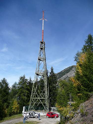 Die Anlage des Zivilschutzes mit den Antennen von H3G und seit Dezember 12 auch mit Wind. Vodafone hat die Anlage im März 2016 in Betrieb genommen.