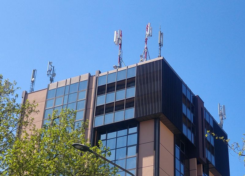 Die Antennen von Vodafone seit April auf erhöhten Antennenträgern.