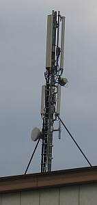 Die Antennen von Tim (oben) und von H3G seit 2005